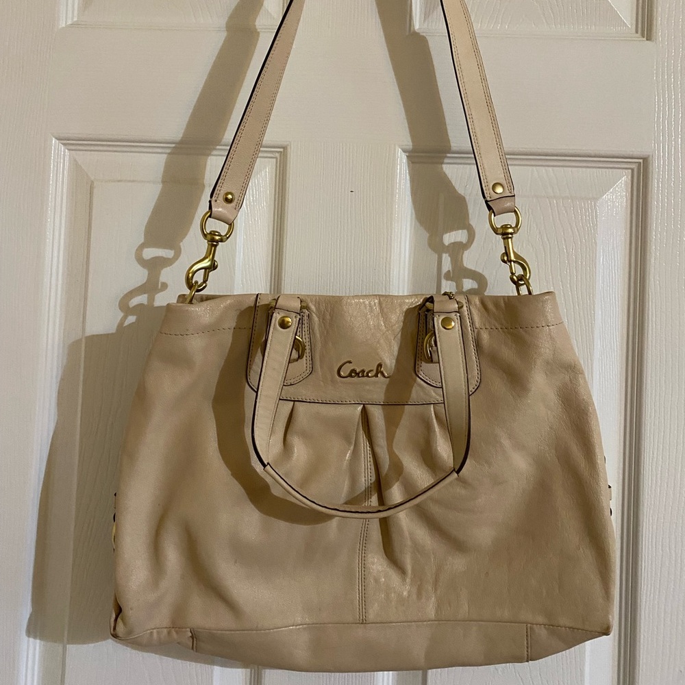 Gently used - Coach Handbag White Leather Shoulder Bag